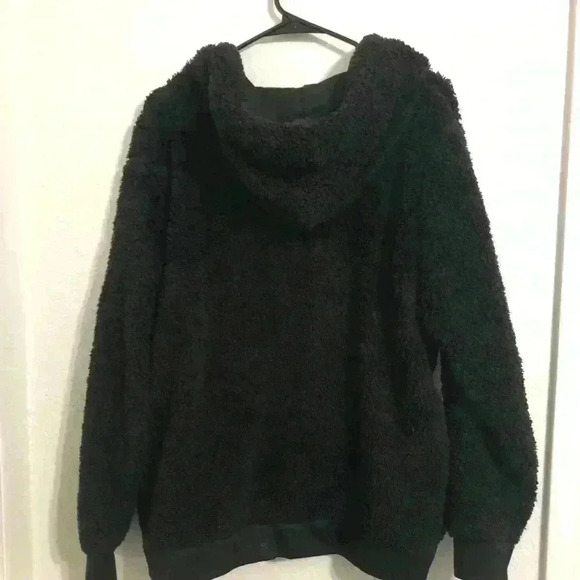 Daisy Fuentes Women’s 2X Black Fuzzy Jacket - Picture 2 of 7